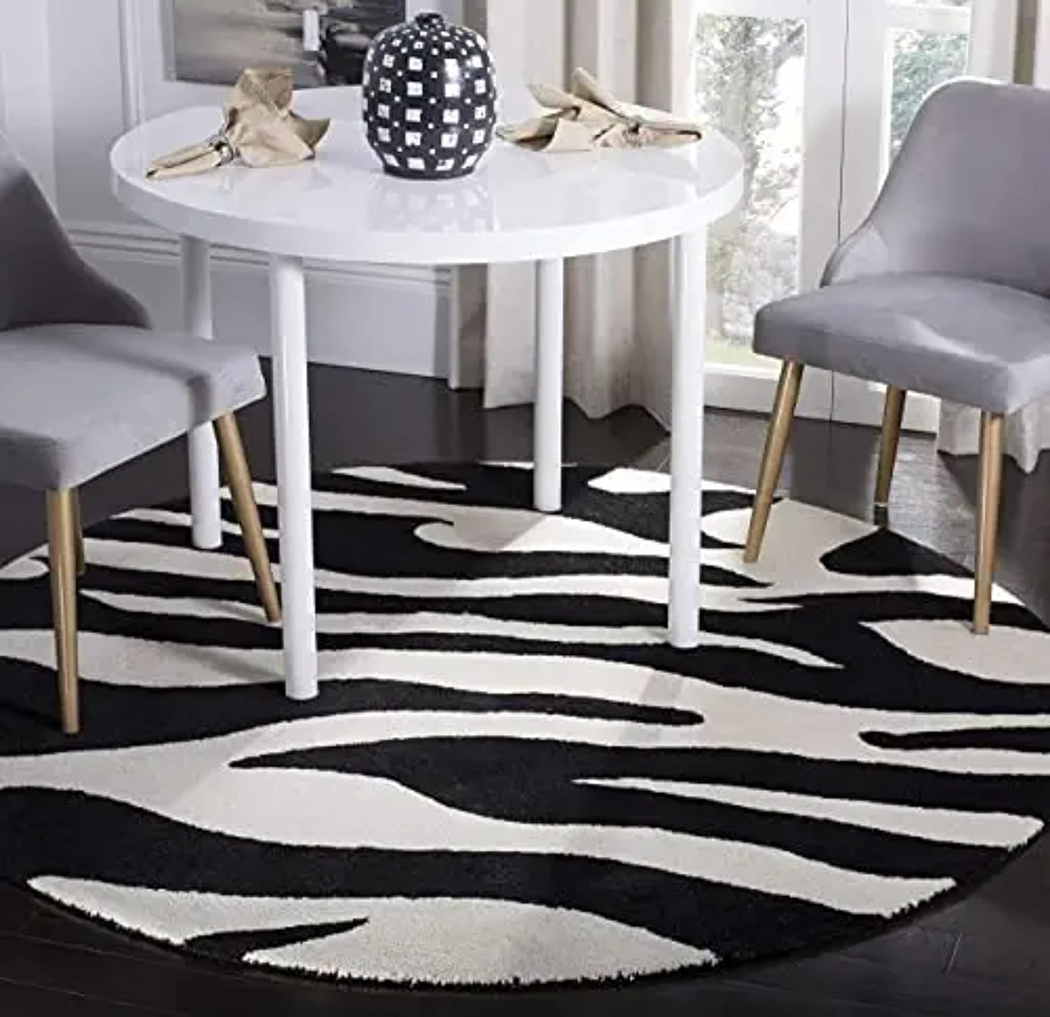 Black & White Hand Tufted Round Rug – Premium Carpet for Modern Homes