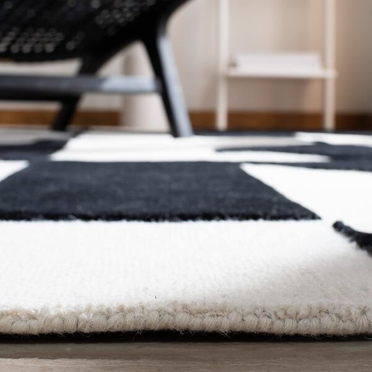 B&W Geometrical Hand Tufted Round Rug