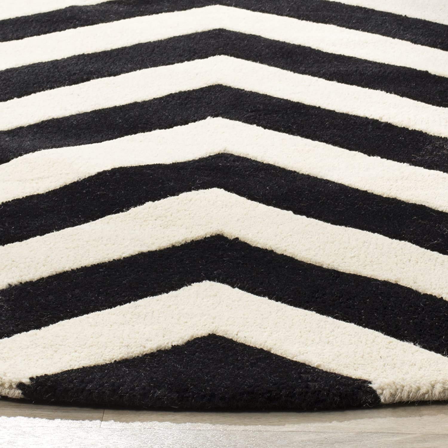 B&W Zig-Zag Geometrical Hand Tufted Round Rug
