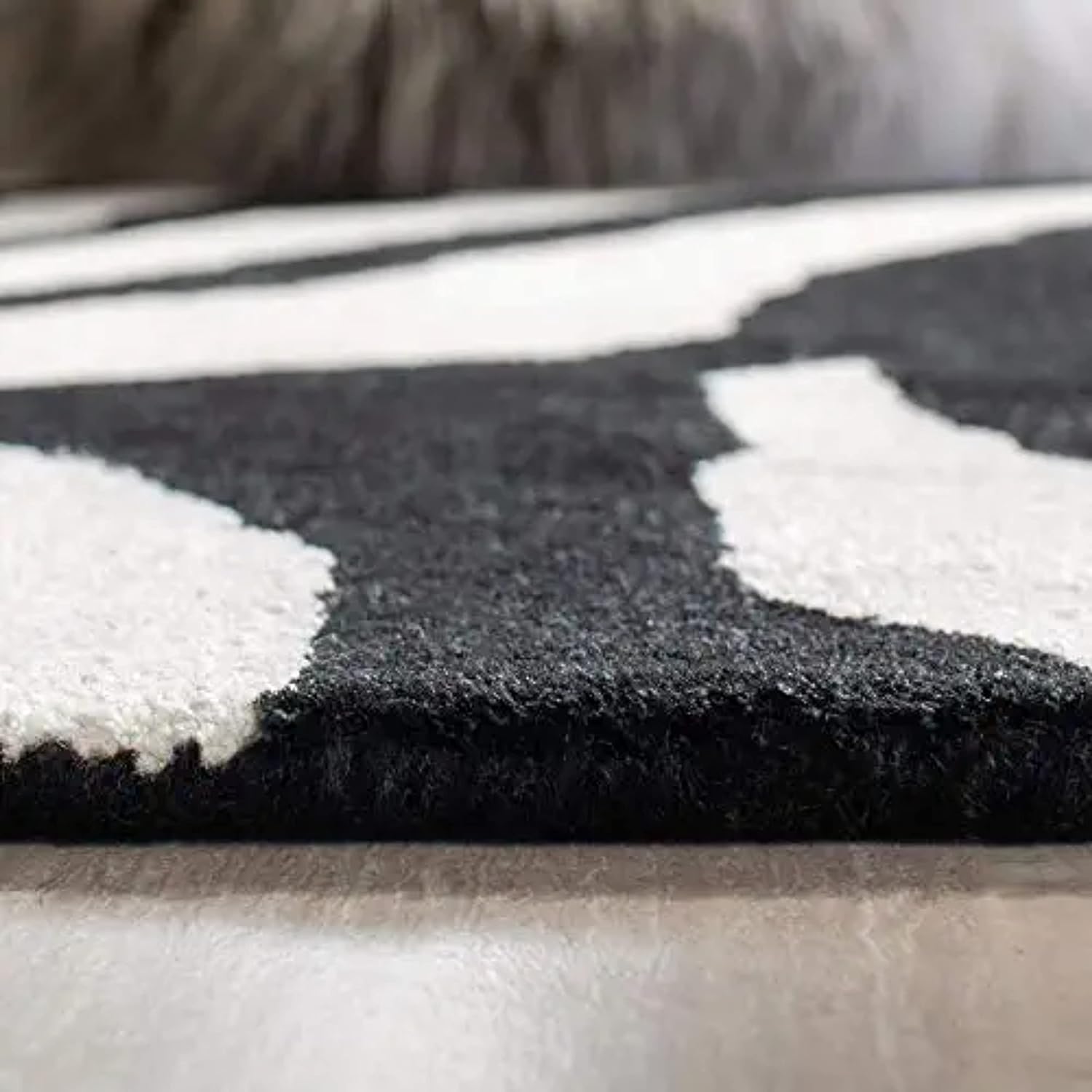 Black & White Hand Tufted Round Rug – Premium Carpet for Modern Homes