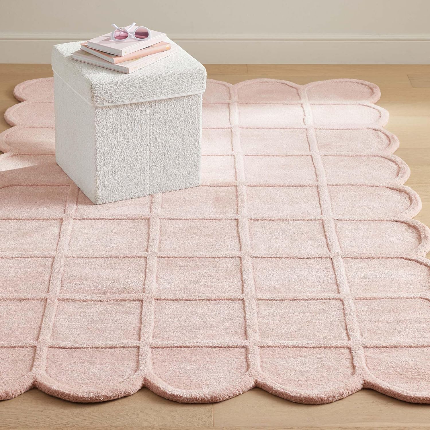 Baby Pink Modern Scalloped Edge Carpet, Hand-Tufted Area Rug for Living Room & Bedroom