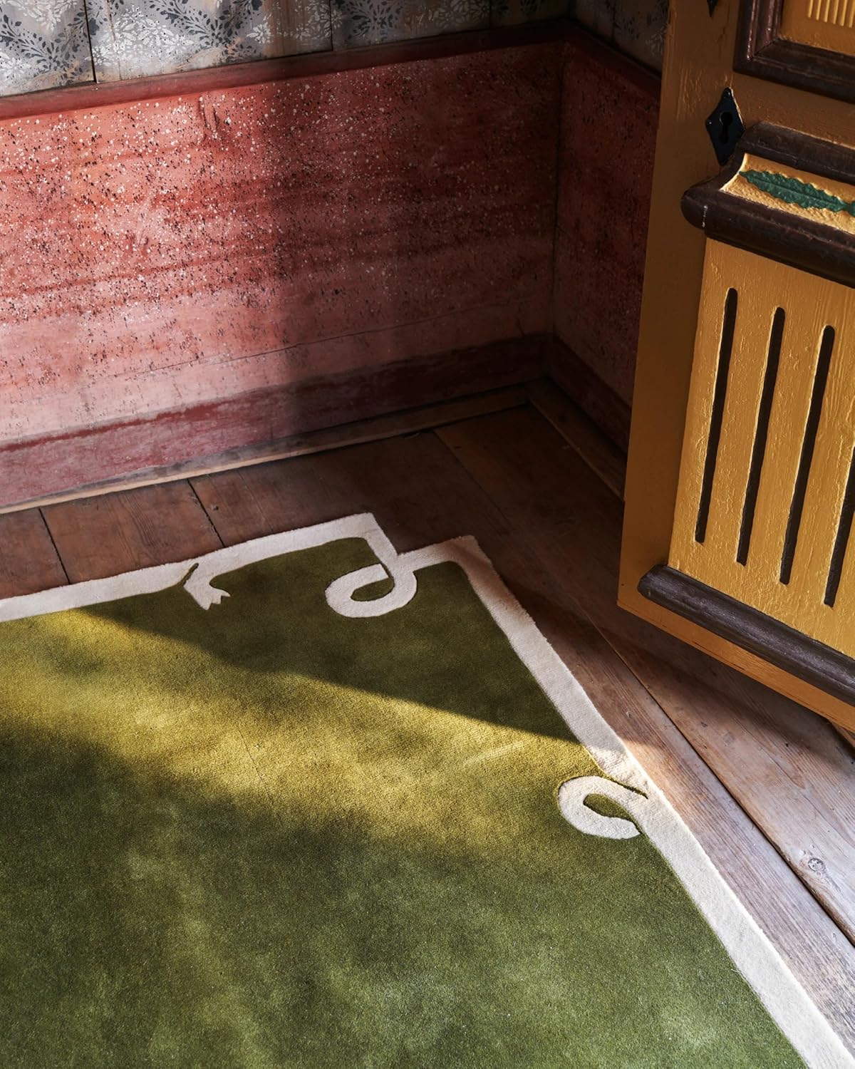 Green Hand-Tufted Woolen Rug | Irregular Handmade Carpet