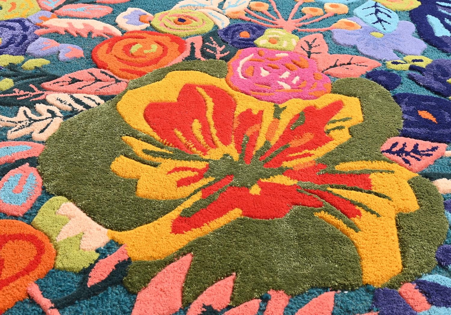 Emerald Foliage Hand-Tufted Irregular Rug