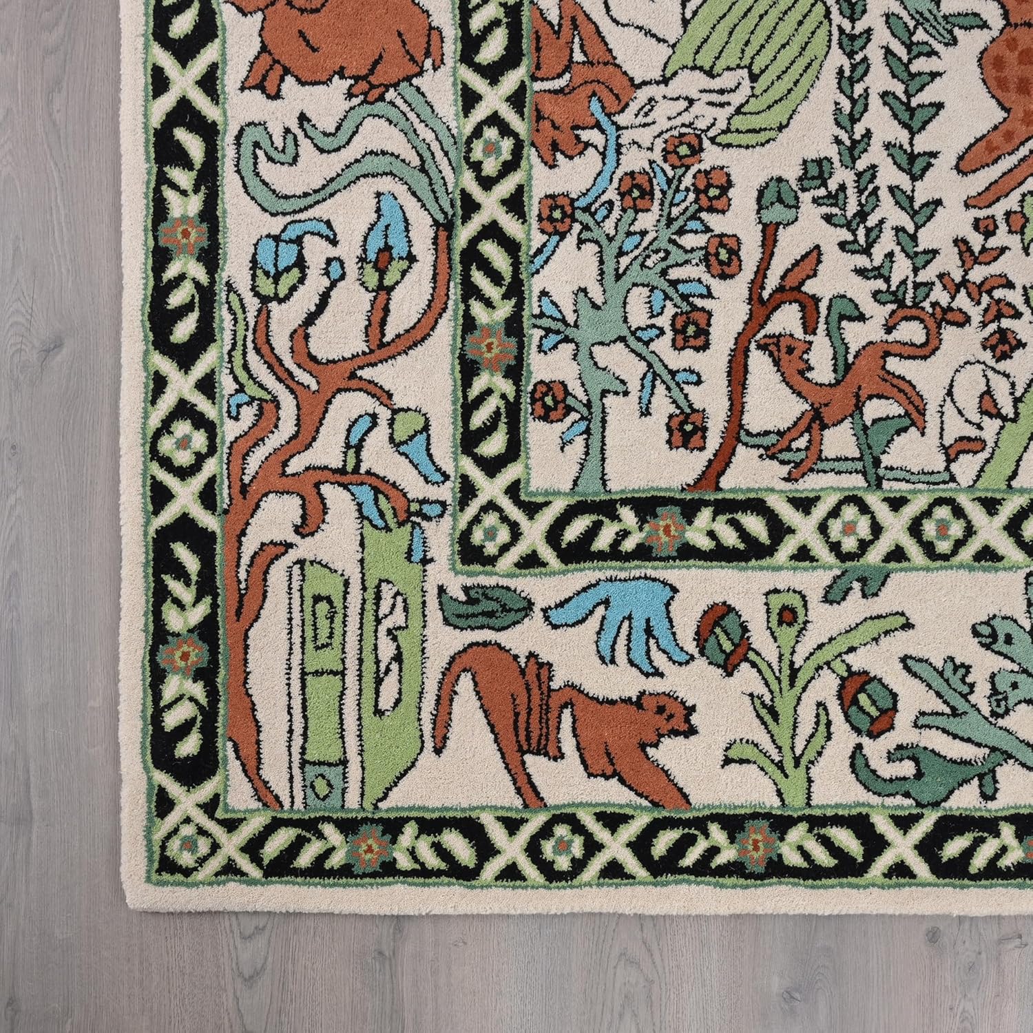 Heritage Animal Motif Wool Rug – Hand-Tufted Oriental Design