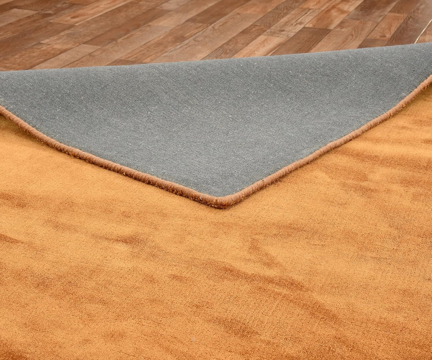 Tangerine Silken Horizon Viscose Silk Hand-Tufted Rug