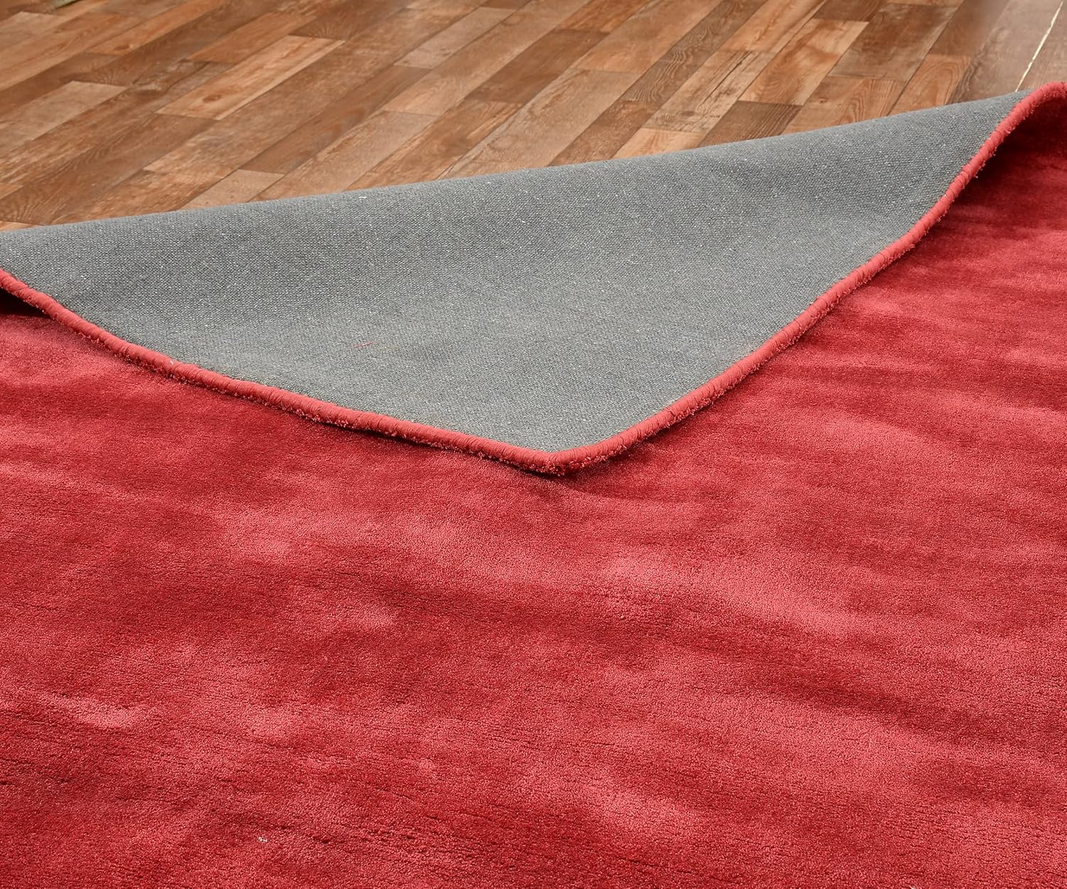 Red Aura Flow Viscose Silk Hand-Tufted Rug
