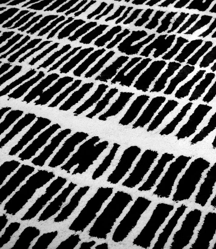 B&W Color Hand-Tufted 100% New Zealand Wool Rug