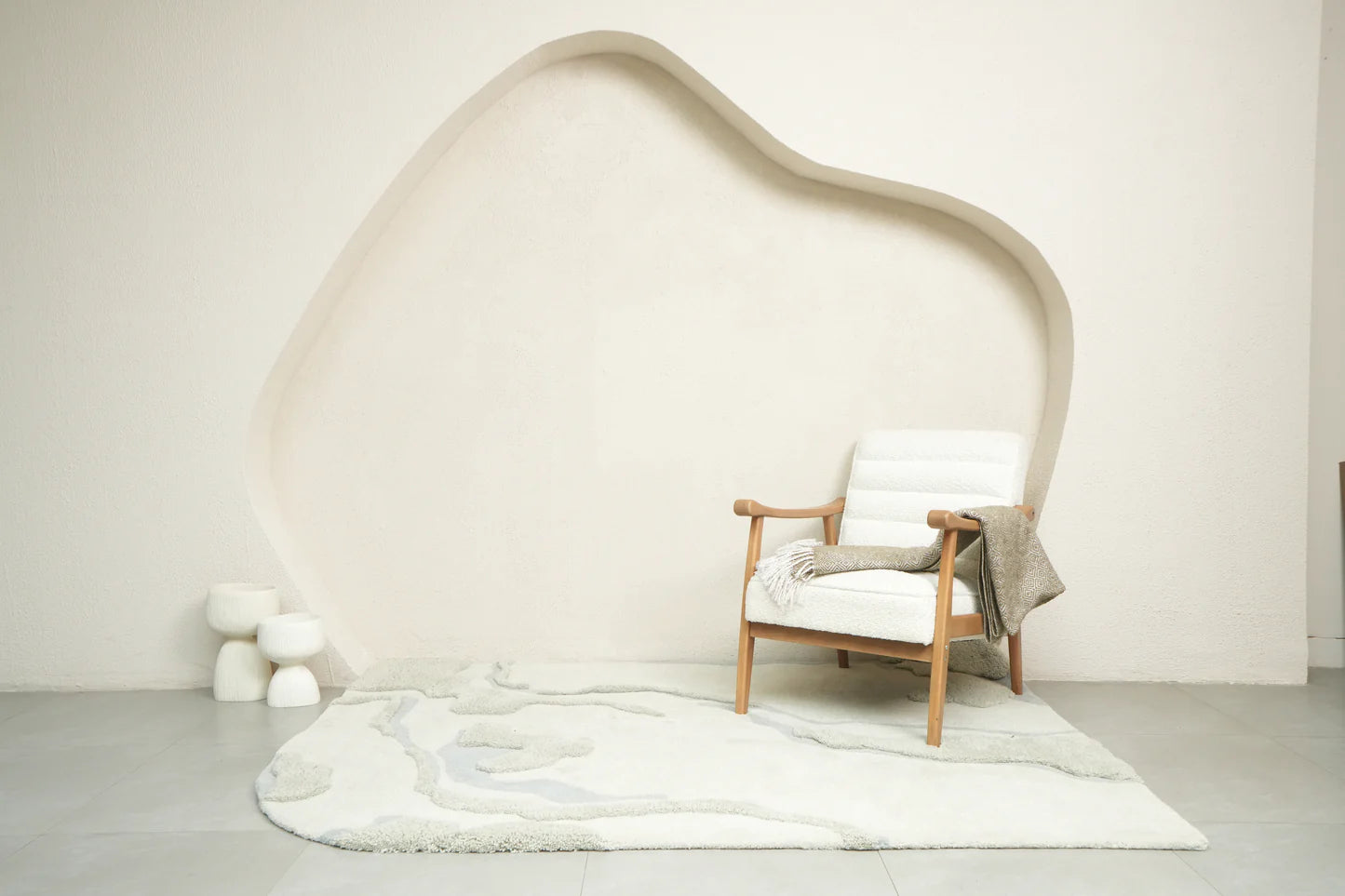 White Color High-Low Hand-Tufted Wool Rug