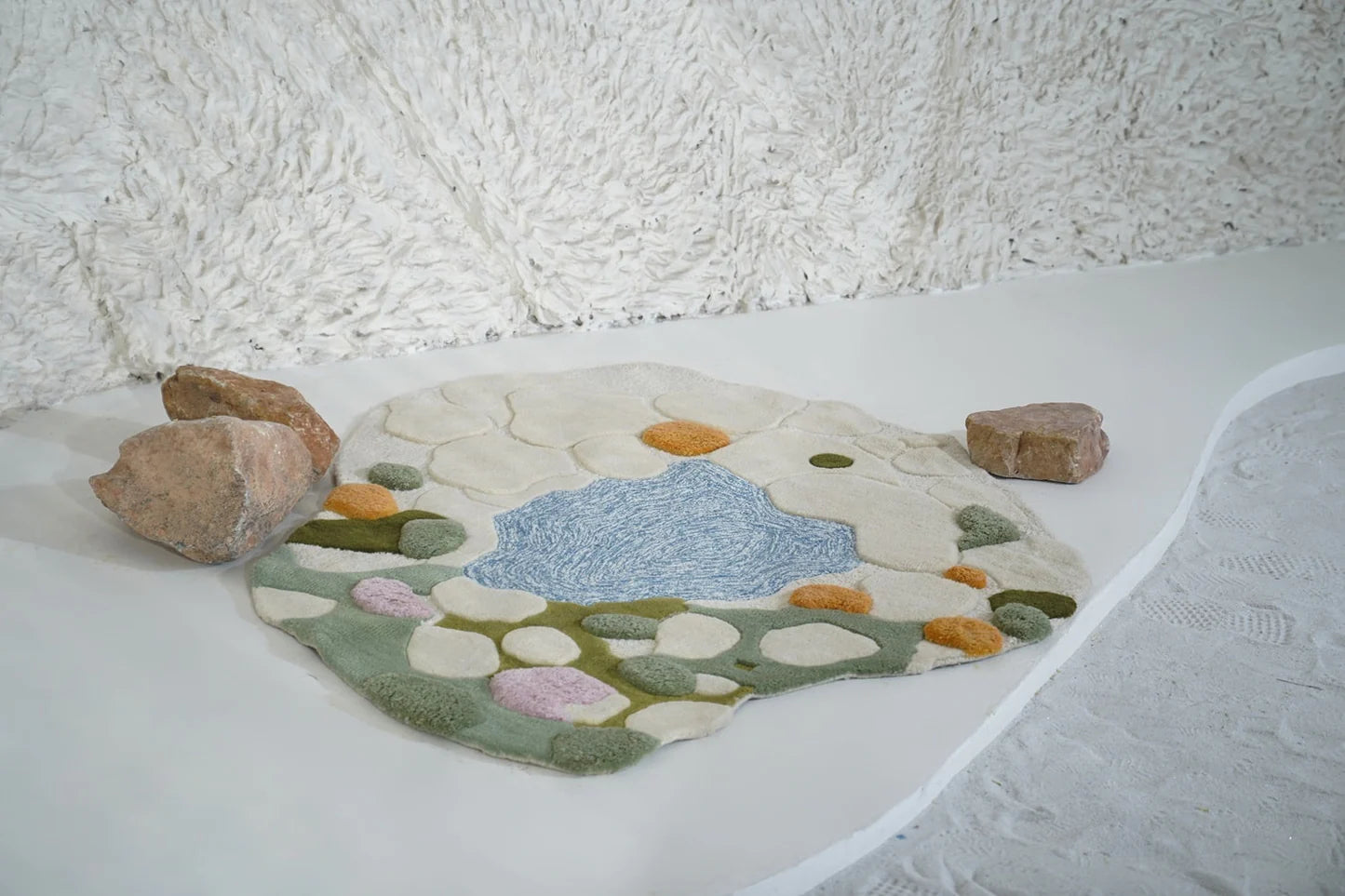 Ivory & Green Color High-Low Hand-Tufted Wool Rug