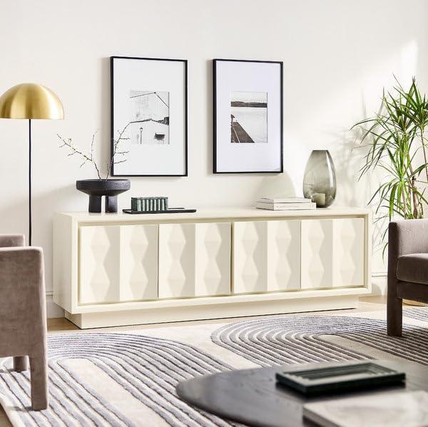 Modern living room with irregular pattern carpet rug by Bhadohi Carpets House, India