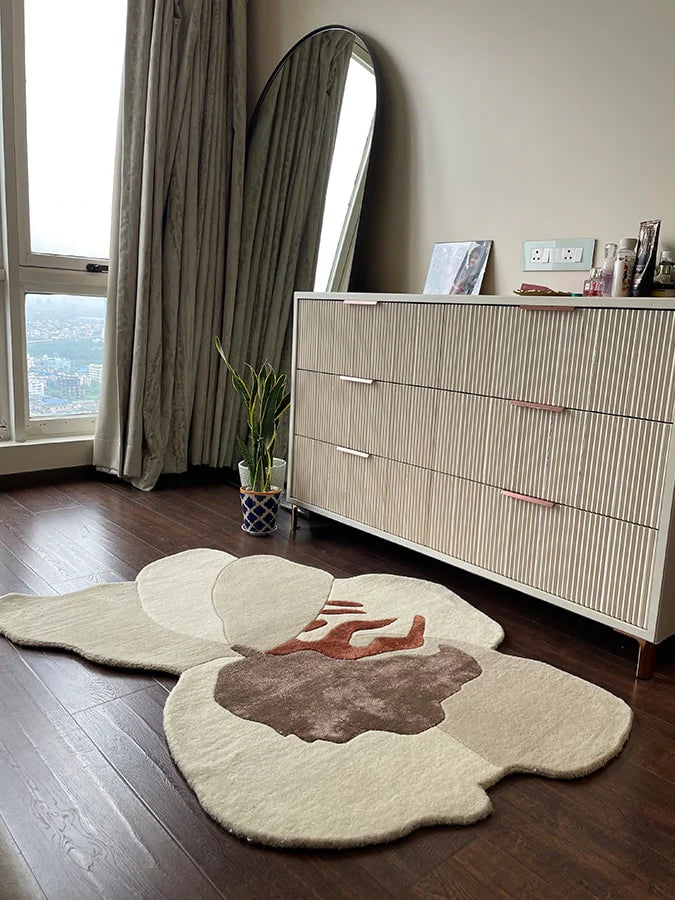 White Color Irregular Wool & Viscose Silk Hand-Tufted Rug