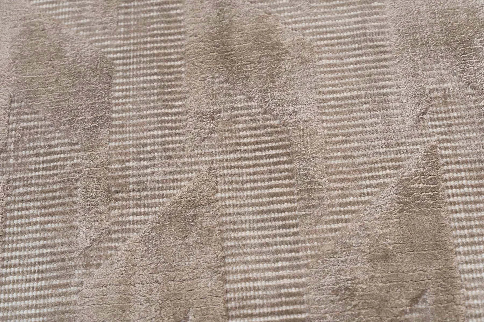 Serene Viscose Silk Hand-Tufted Rug