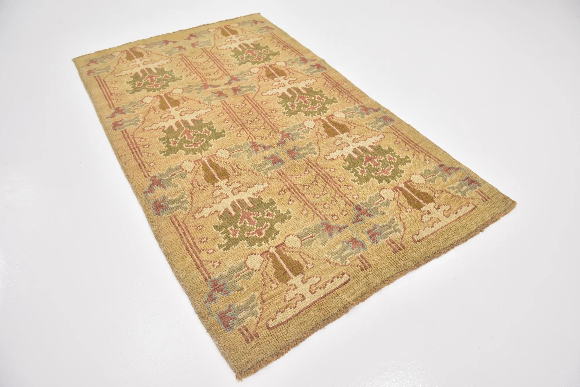La Belle Oushak Hand-Knotted Wool Rug