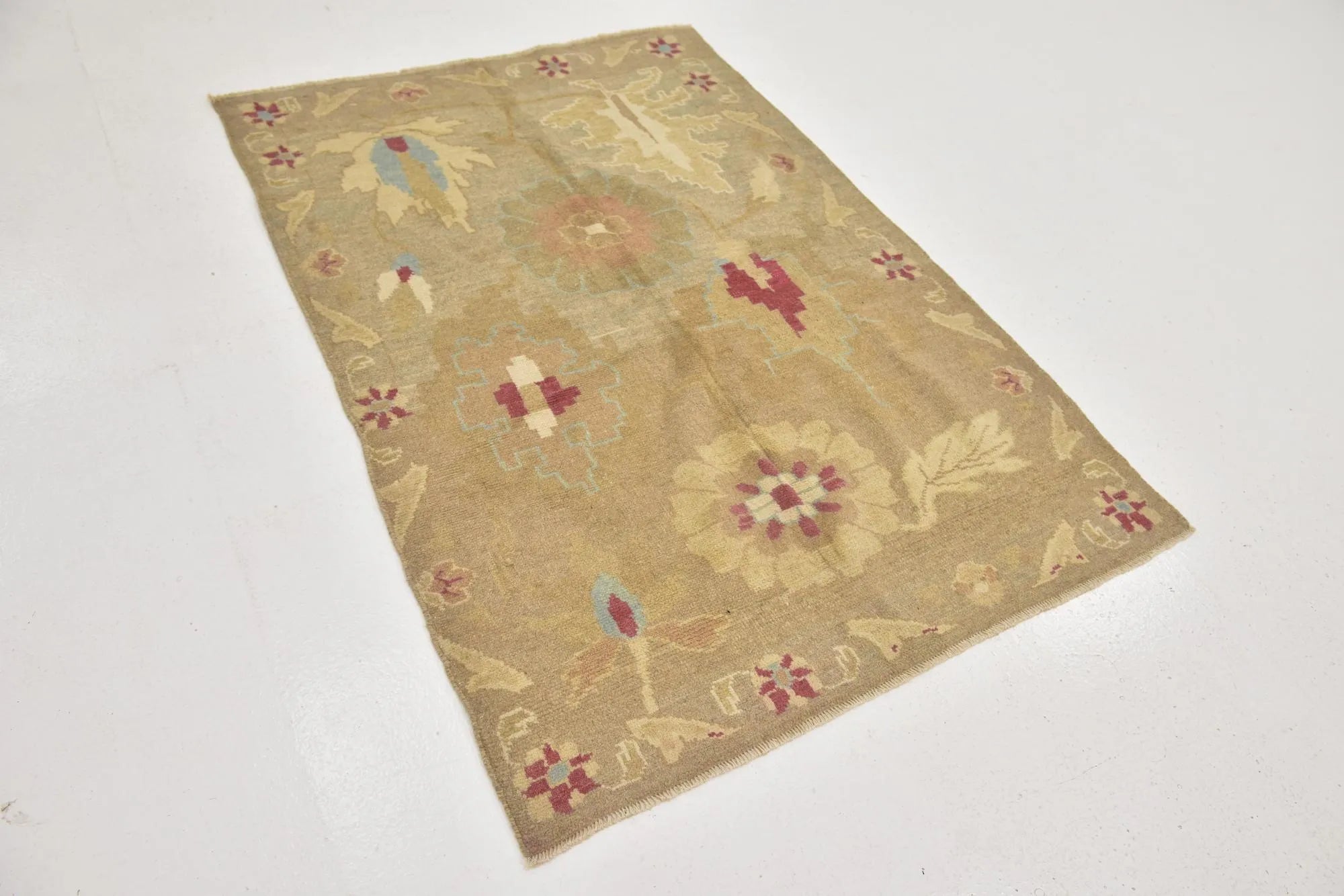 Layla Oushak Hand-Knotted Wool Rug