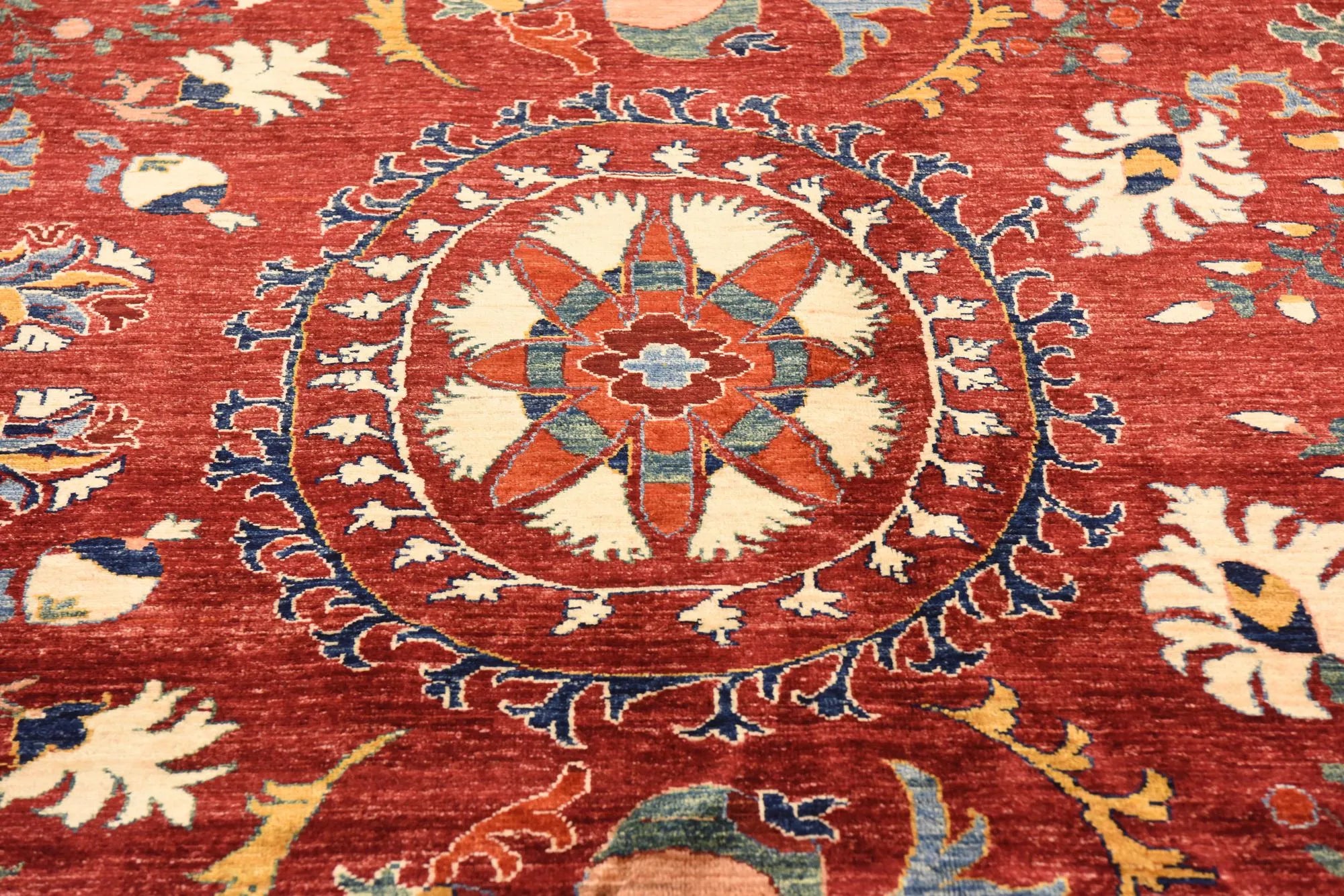 Regal Loom Ariana Hand-Knotted Rug