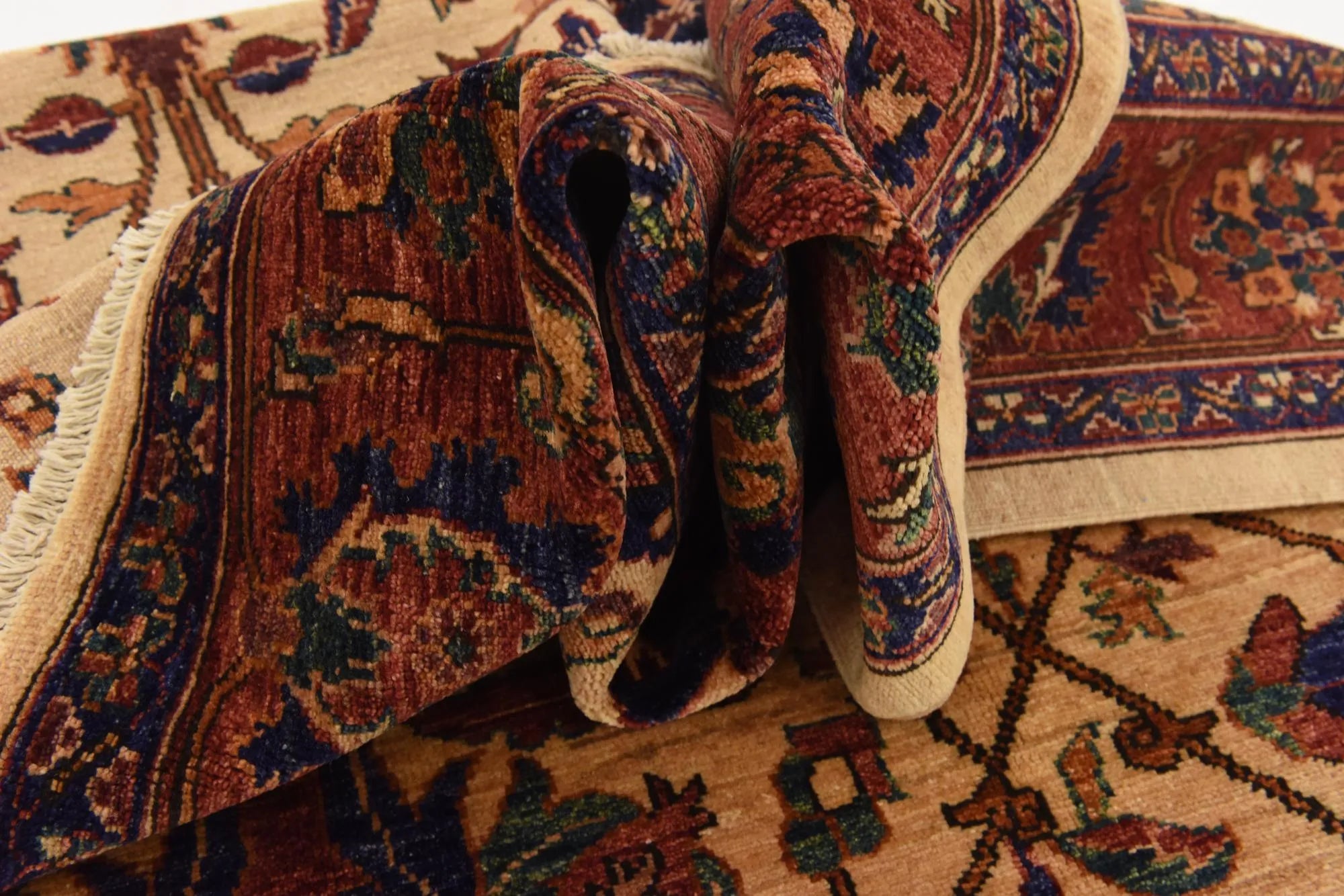 Loom Heritage Ariana Hand-Knotted Rug