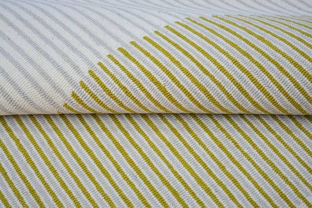 Ivory Highlighter Color Premium Handmade Woolen Irregular Rug