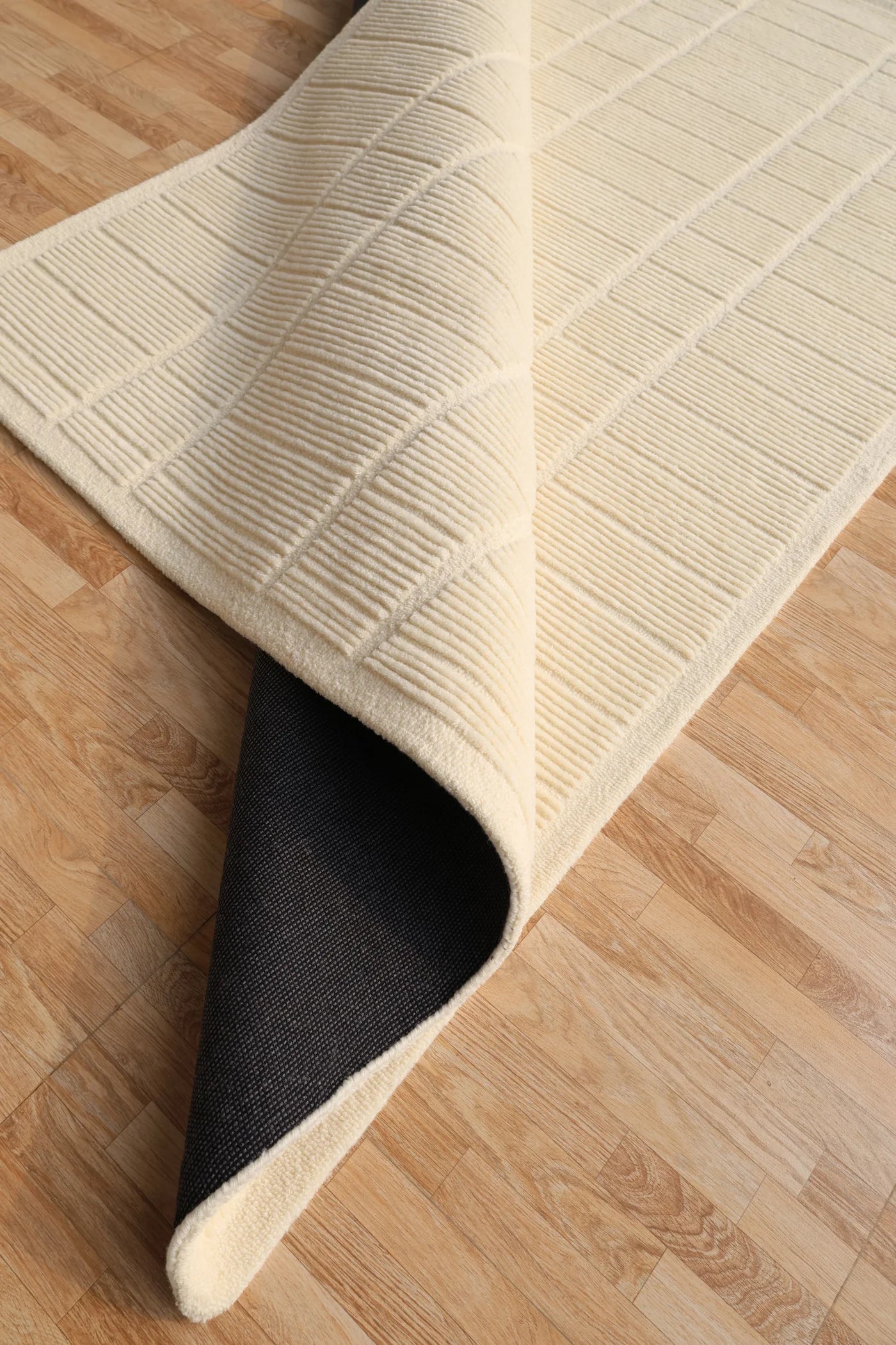 Artistic Wool Hand-tufted Carpet & Rug