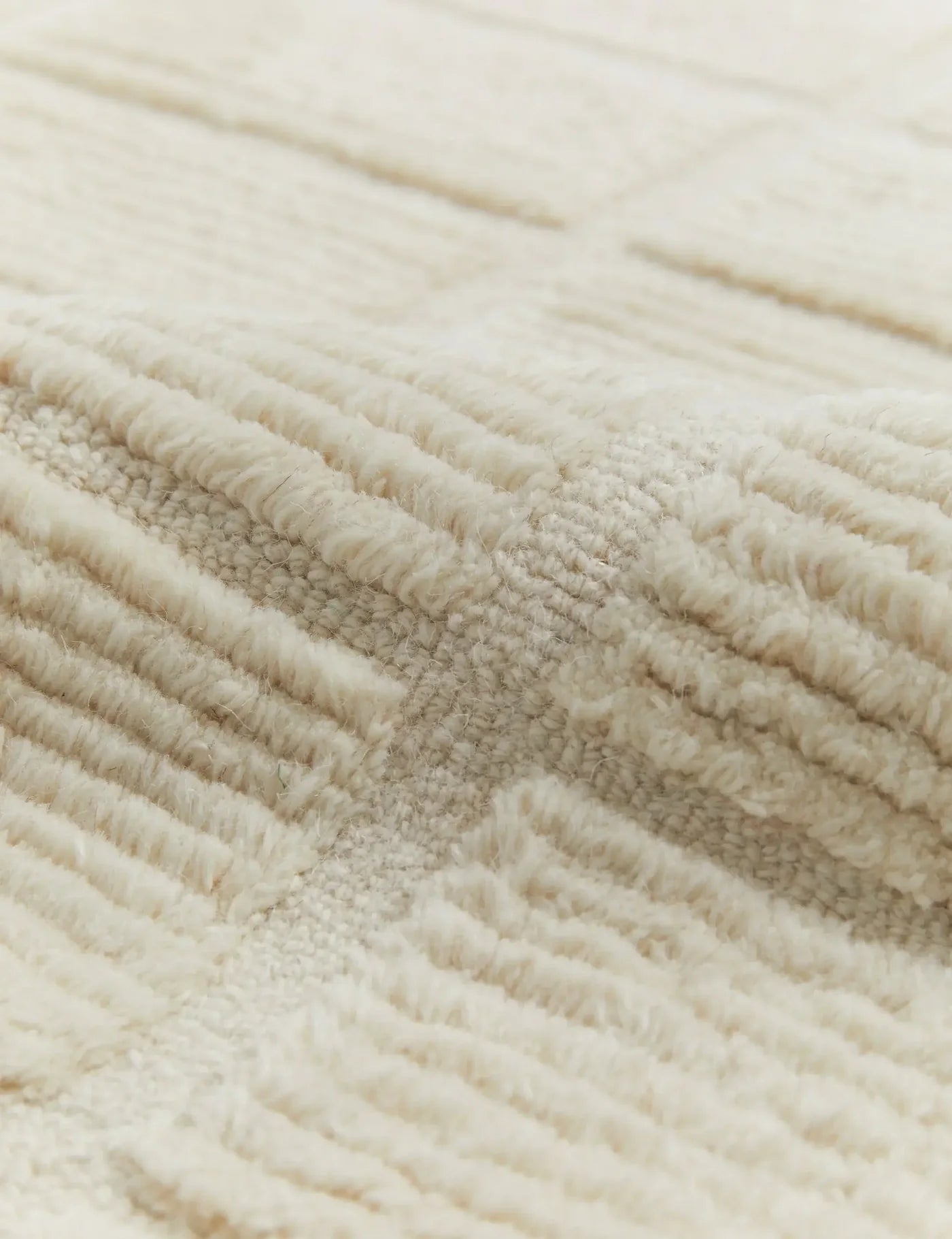 Artistic Wool Hand-tufted Carpet & Rug