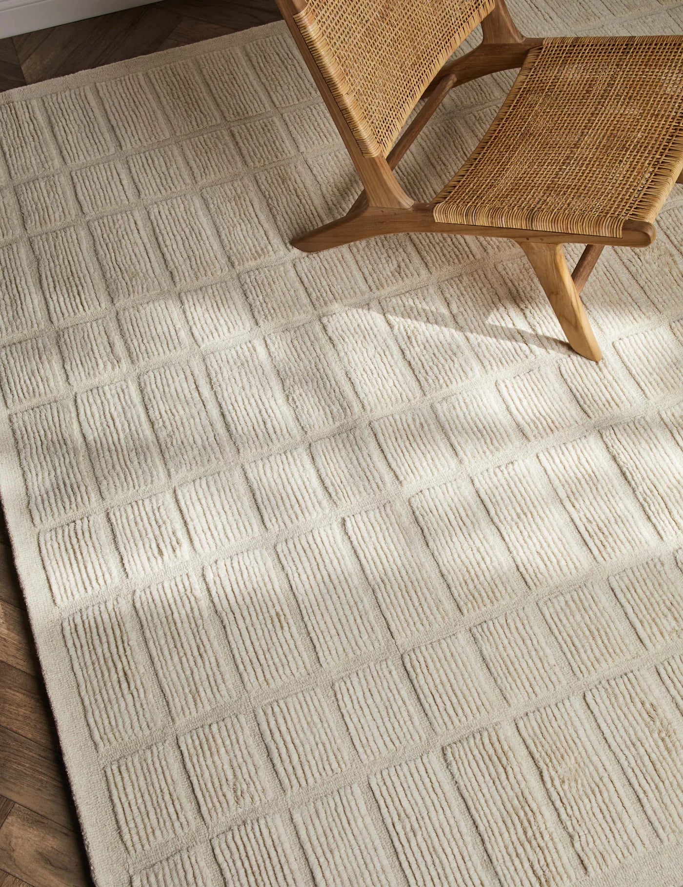 Artistic Wool Hand-tufted Carpet & Rug